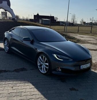 Серый Тесла Модель С, объемом двигателя 0 л и пробегом 178 тыс. км за 18900 $, фото 1 на Automoto.ua