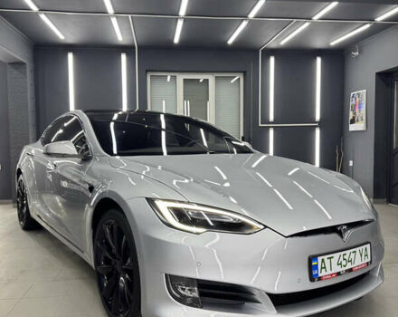Серый Тесла Модель С, объемом двигателя 0 л и пробегом 75 тыс. км за 16500 $, фото 1 на Automoto.ua