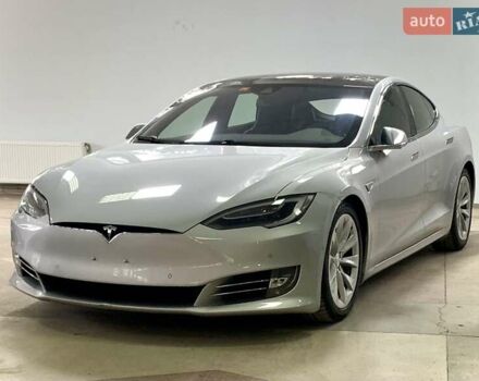 Серый Тесла Модель С, объемом двигателя 0 л и пробегом 160 тыс. км за 20790 $, фото 1 на Automoto.ua