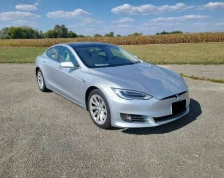 Серый Тесла Модель С, объемом двигателя 0 л и пробегом 90 тыс. км за 10000 $, фото 1 на Automoto.ua