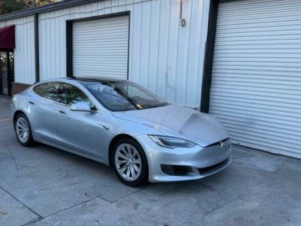 Серый Тесла Модель С, объемом двигателя 0 л и пробегом 50 тыс. км за 10000 $, фото 1 на Automoto.ua