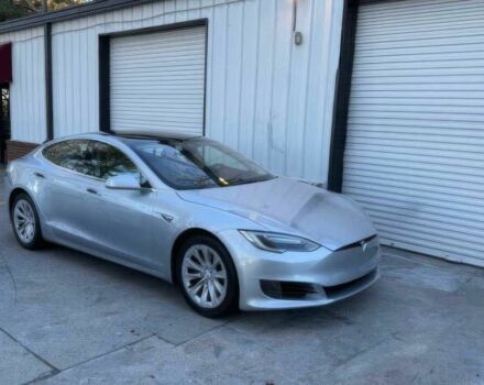 Сірий Тесла Модель С, об'ємом двигуна 0 л та пробігом 50 тис. км за 10000 $, фото 1 на Automoto.ua