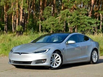 Серый Тесла Модель С, объемом двигателя 0 л и пробегом 92 тыс. км за 11000 $, фото 1 на Automoto.ua