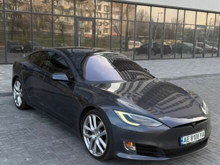Серый Тесла Модель С, объемом двигателя 0 л и пробегом 170 тыс. км за 20000 $, фото 1 на Automoto.ua
