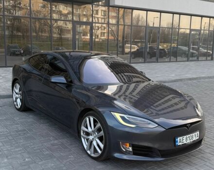 Серый Тесла Модель С, объемом двигателя 0 л и пробегом 170 тыс. км за 20000 $, фото 1 на Automoto.ua