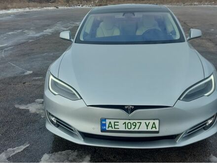 Серый Тесла Модель С, объемом двигателя 0 л и пробегом 154 тыс. км за 19999 $, фото 1 на Automoto.ua