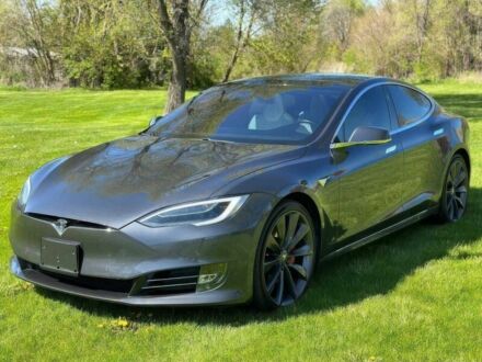 Тесла Модель С 2017 в Львове на Automoto.ua Серый Тесла Модель С, объемом двигателя 0 л и пробегом 100 тыс. км за 20000 $, фото 1 на Automoto.ua