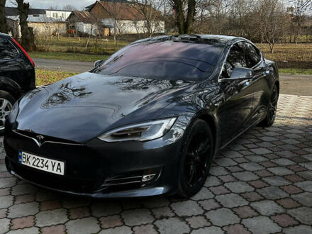 Тесла Модель С 2017 в Ровно на Automoto.ua Серый Тесла Модель С, объемом двигателя 0 л и пробегом 128 тыс. км за 16100 $, фото 1 на Automoto.ua