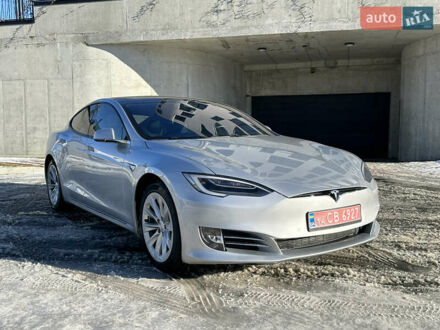 Тесла Модель С 2017 в Львове на Automoto.ua Серый Тесла Модель С, объемом двигателя 0 л и пробегом 130 тыс. км за 21500 $, фото 1 на Automoto.ua