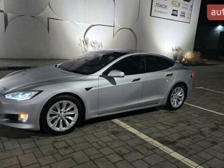 Серый Тесла Модель С, объемом двигателя 0 л и пробегом 200 тыс. км за 19900 $, фото 1 на Automoto.ua