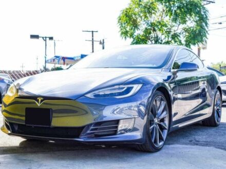 Серый Тесла Модель С, объемом двигателя 0 л и пробегом 54 тыс. км за 13000 $, фото 1 на Automoto.ua