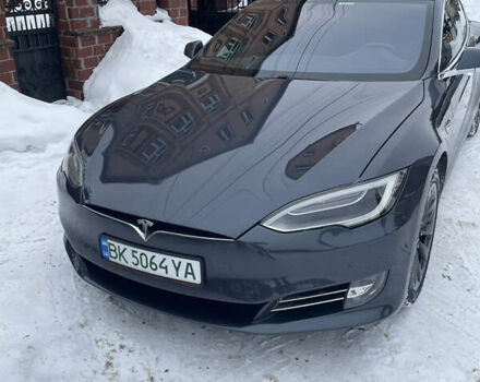 Серый Тесла Модель С, объемом двигателя 0 л и пробегом 144 тыс. км за 22200 $, фото 1 на Automoto.ua