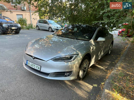 Серый Тесла Модель С, объемом двигателя 0 л и пробегом 131 тыс. км за 17000 $, фото 1 на Automoto.ua