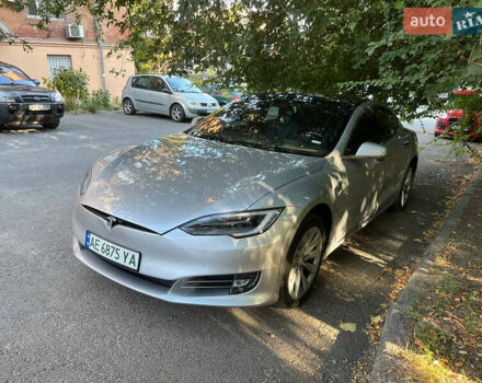 Серый Тесла Модель С, объемом двигателя 0 л и пробегом 131 тыс. км за 17500 $, фото 1 на Automoto.ua