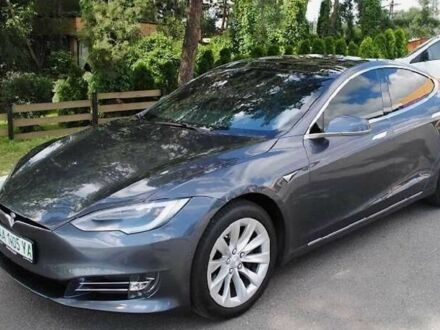 Тесла Модель С 2018 в Киеве на Automoto.ua Серый Тесла Модель С, объемом двигателя 0 л и пробегом 63 тыс. км за 572 $, фото 1 на Automoto.ua