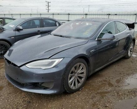 Тесла Модель С 2018 в Львове на Automoto.ua Серый Тесла Модель С, объемом двигателя 0 л и пробегом 140 тыс. км за 14000 $, фото 1 на Automoto.ua