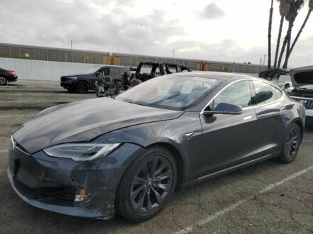 Тесла Модель С 2018 у Хмельницькому на Automoto.ua Сірий Тесла Модель С, об'ємом двигуна 0 л та пробігом 49 тис. км за 7500 $, фото 1 на Automoto.ua