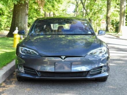 Тесла Модель С 2018 в Львове на Automoto.ua Серый Тесла Модель С, объемом двигателя 0 л и пробегом 76 тыс. км за 12300 $, фото 1 на Automoto.ua