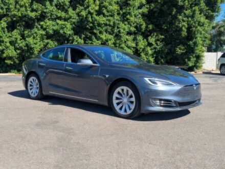 Серый Тесла Модель С, объемом двигателя 0 л и пробегом 41 тыс. км за 8900 $, фото 1 на Automoto.ua