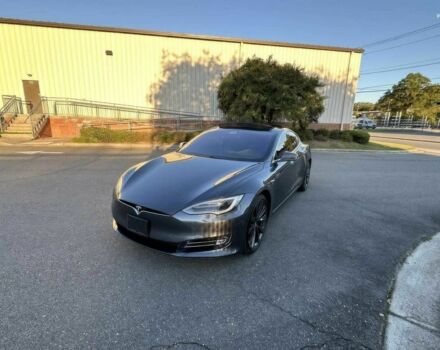 Серый Тесла Модель С, объемом двигателя 0 л и пробегом 33 тыс. км за 18000 $, фото 1 на Automoto.ua