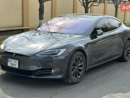Тесла Модель С 2018 в Днепре (Днепропетровске) на Automoto.ua Серый Тесла Модель С, объемом двигателя 0 л и пробегом 59 тыс. км за 21900 $, фото 1 на Automoto.ua