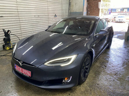 Тесла Модель С 2019 в Луцке на Automoto.ua Серый Тесла Модель С, объемом двигателя 0 л и пробегом 56 тыс. км за 29000 $, фото 1 на Automoto.ua