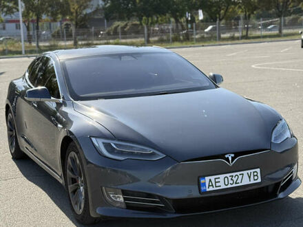 Серый Тесла Модель С, объемом двигателя 0 л и пробегом 118 тыс. км за 31000 $, фото 1 на Automoto.ua