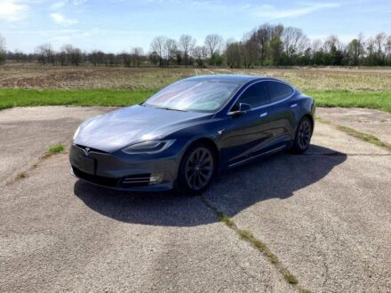 Тесла Модель С 2020 в Марганце на Automoto.ua Серый Тесла Модель С, объемом двигателя 0 л и пробегом 31 тыс. км за 22300 $, фото 1 на Automoto.ua