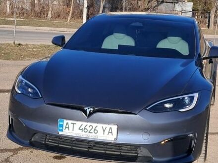 Серый Тесла Модель С, объемом двигателя 0 л и пробегом 97 тыс. км за 36200 $, фото 1 на Automoto.ua