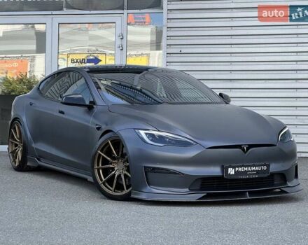 Серый Тесла Модель С, объемом двигателя 0 л и пробегом 24 тыс. км за 92000 $, фото 1 на Automoto.ua