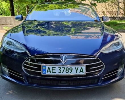 Синий Тесла Модель С, объемом двигателя 5 л и пробегом 125 тыс. км за 25000 $, фото 1 на Automoto.ua