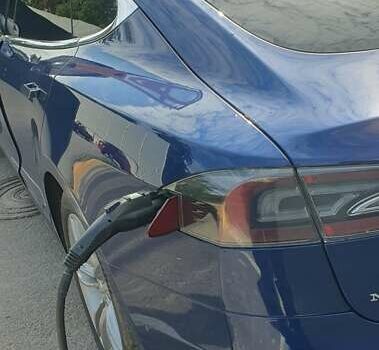 Синій Тесла Модель С, об'ємом двигуна 0 л та пробігом 150 тис. км за 15000 $, фото 9 на Automoto.ua