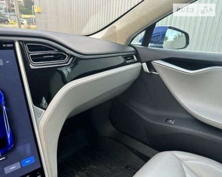 Синий Тесла Модель С, объемом двигателя 0 л и пробегом 75 тыс. км за 19999 $, фото 8 на Automoto.ua