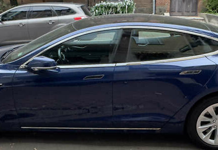 Синий Тесла Модель С, объемом двигателя 0 л и пробегом 131 тыс. км за 20300 $, фото 3 на Automoto.ua