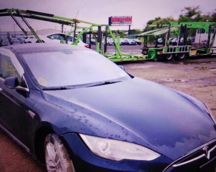 Синій Тесла Модель С, об'ємом двигуна 0 л та пробігом 500 тис. км за 10000 $, фото 1 на Automoto.ua