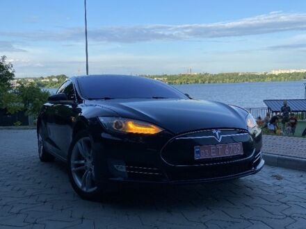 Тесла Модель С 2014 у Тернополі на Automoto.ua Синій Тесла Модель С, об'ємом двигуна 0 л та пробігом 200 тис. км за 12500 $, фото 1 на Automoto.ua