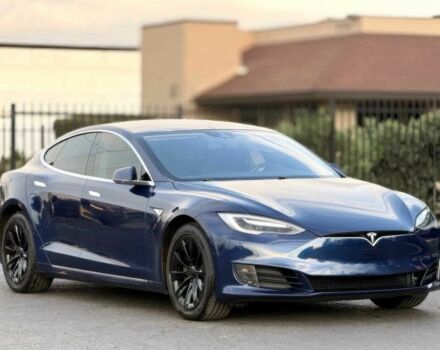 Синий Тесла Модель С, объемом двигателя 0 л и пробегом 72 тыс. км за 4800 $, фото 1 на Automoto.ua