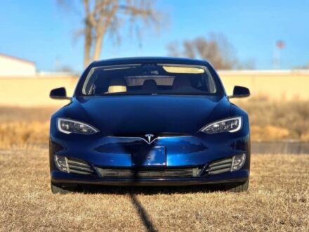 Тесла Модель С 2017 в Ровно на Automoto.ua Синий Тесла Модель С, объемом двигателя 0 л и пробегом 62 тыс. км за 8000 $, фото 1 на Automoto.ua