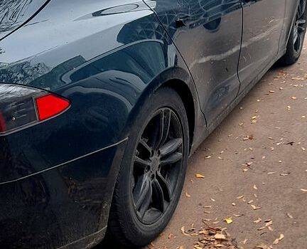 Зеленый Тесла Модель С, объемом двигателя 0 л и пробегом 231 тыс. км за 13800 $, фото 1 на Automoto.ua