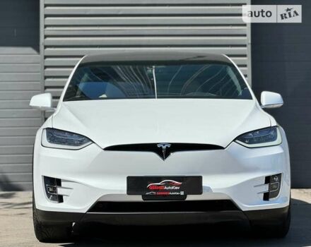 Белый Тесла Модель Х, объемом двигателя 0 л и пробегом 72 тыс. км за 24900 $, фото 4 на Automoto.ua