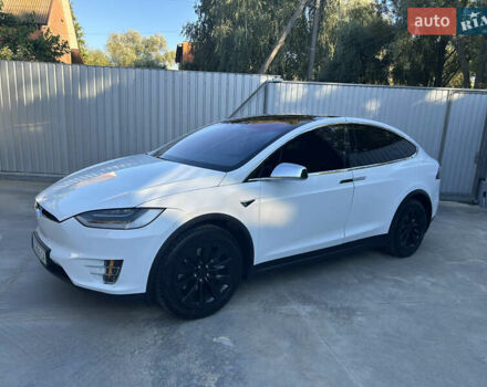 Белый Тесла Модель Х, объемом двигателя 0 л и пробегом 103 тыс. км за 22777 $, фото 2 на Automoto.ua