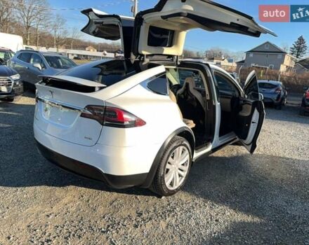 Белый Тесла Модель Х, объемом двигателя 0 л и пробегом 91 тыс. км за 6200 $, фото 3 на Automoto.ua