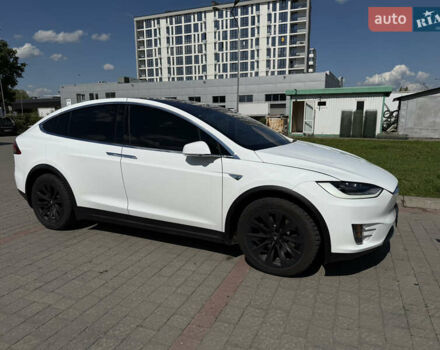 Белый Тесла Модель Х, объемом двигателя 0 л и пробегом 75 тыс. км за 24999 $, фото 1 на Automoto.ua