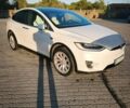 Белый Тесла Модель Х, объемом двигателя 0 л и пробегом 172 тыс. км за 18300 $, фото 1 на Automoto.ua