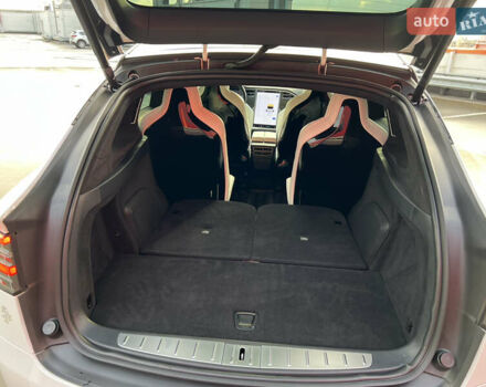 Белый Тесла Модель Х, объемом двигателя 0 л и пробегом 170 тыс. км за 19900 $, фото 14 на Automoto.ua