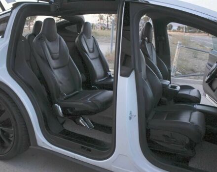 Білий Тесла Модель Х, об'ємом двигуна 0 л та пробігом 72 тис. км за 12400 $, фото 9 на Automoto.ua