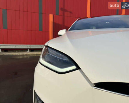 Белый Тесла Модель Х, объемом двигателя 0 л и пробегом 170 тыс. км за 19900 $, фото 5 на Automoto.ua