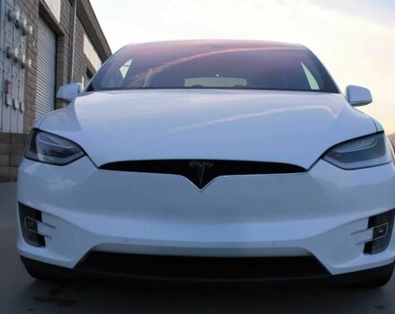 Білий Тесла Модель Х, об'ємом двигуна 0 л та пробігом 72 тис. км за 12400 $, фото 1 на Automoto.ua