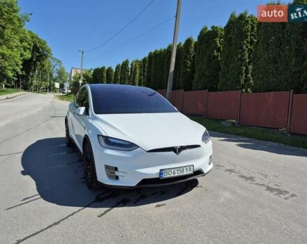 Белый Тесла Модель Х, объемом двигателя 0 л и пробегом 125 тыс. км за 19999 $, фото 3 на Automoto.ua
