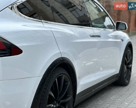 Белый Тесла Модель Х, объемом двигателя 0 л и пробегом 45 тыс. км за 26000 $, фото 17 на Automoto.ua